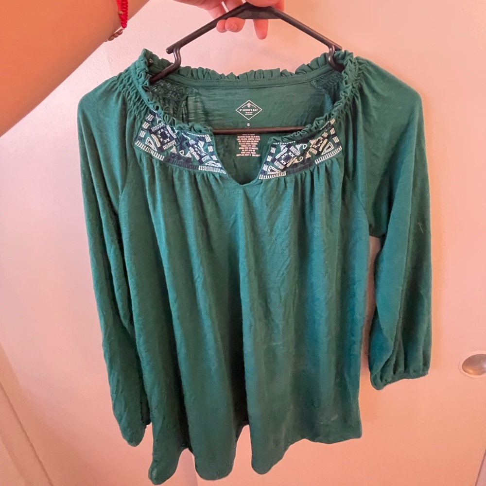 Green V cut long sleeve top